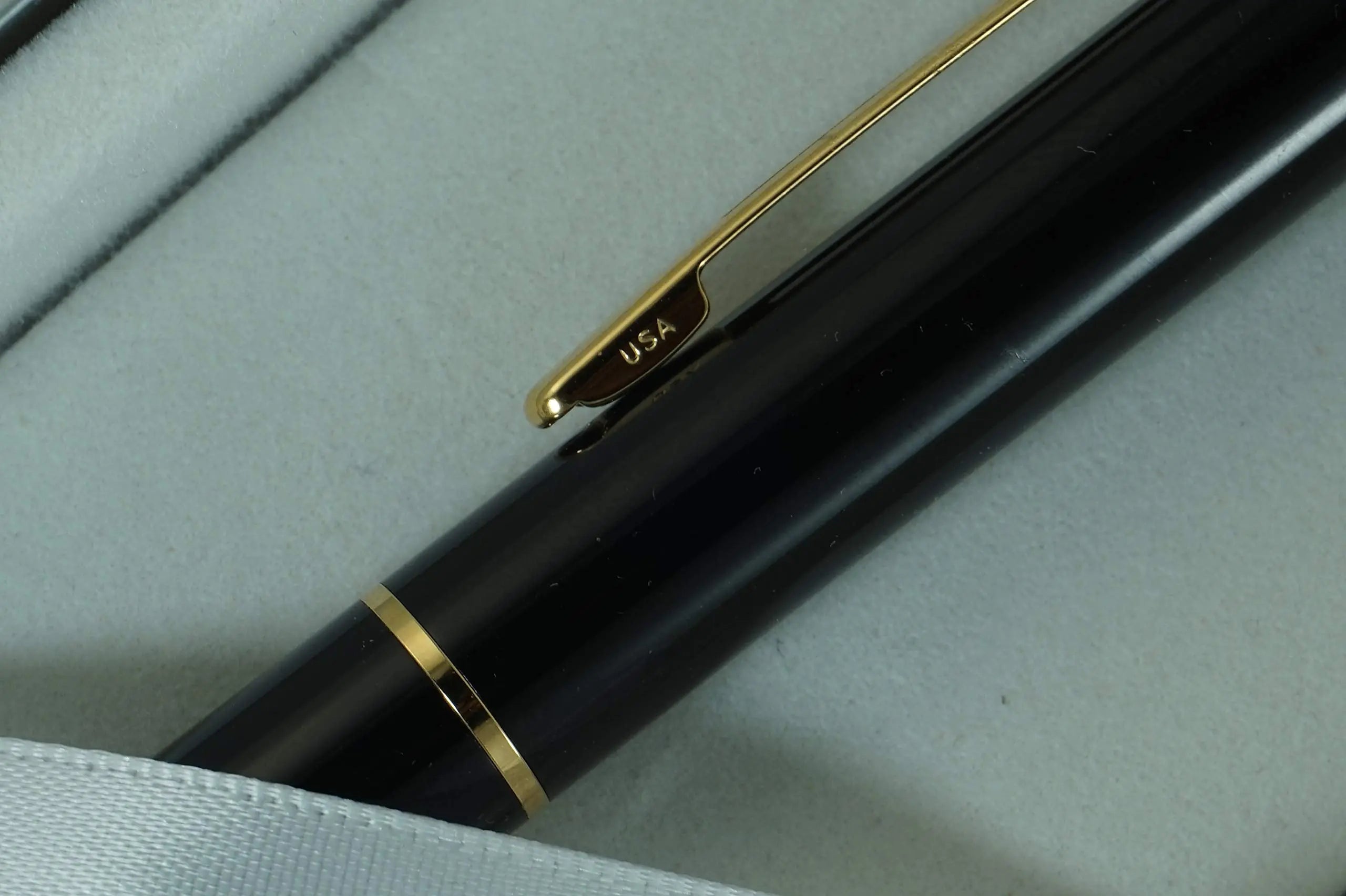 Sheaffer Made in The USA Cross Compact 9002 Black Lacquer with 22KT Gold Trim and Medium NIB, Sleek Fountain Pen Journal Set - crosspenmall.com