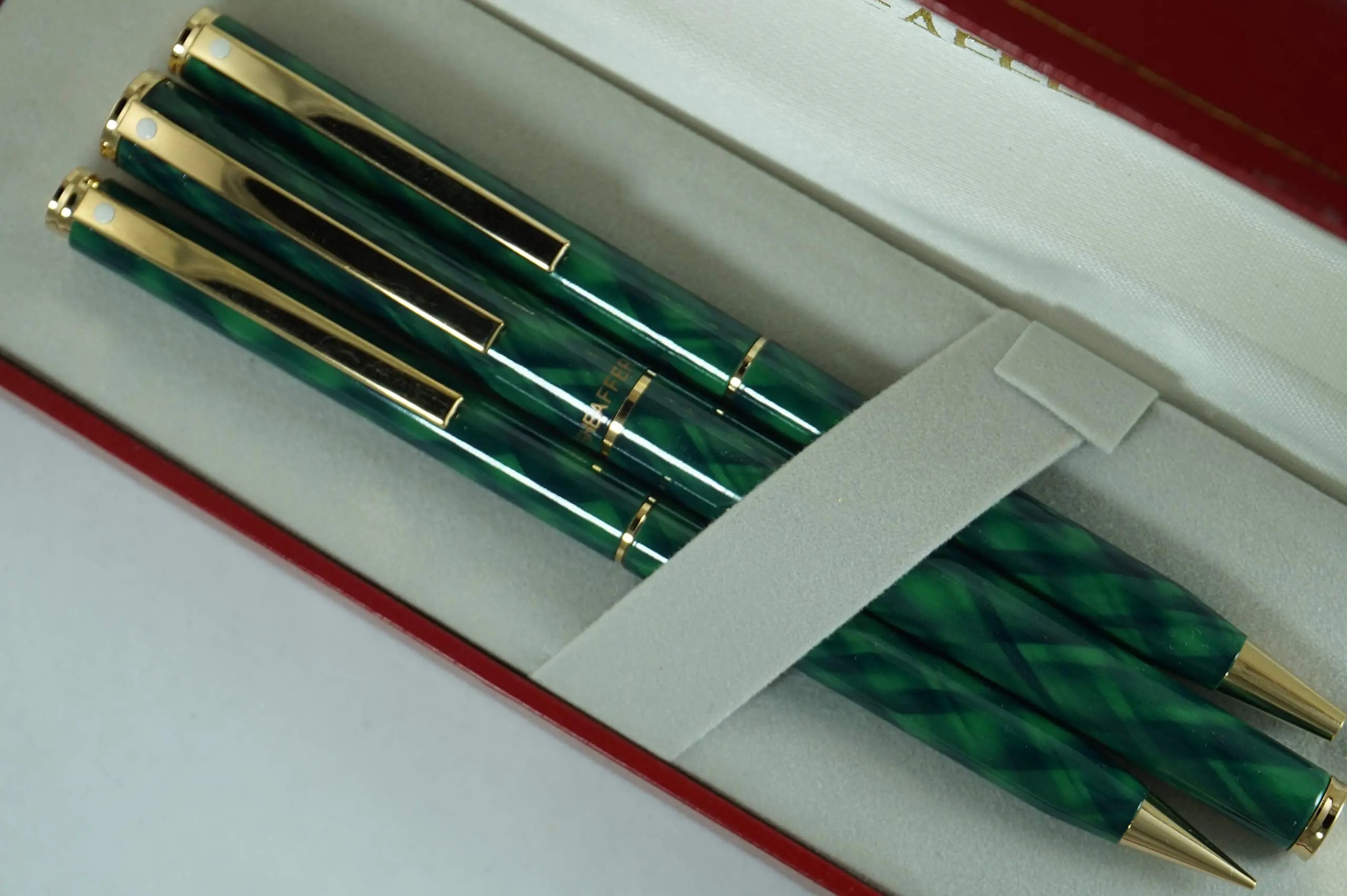 Sheaffer Made in The USA Signature Fashion criss-cross Tartan plaid Green Lacquer Barrel and cap with 22KT Gold Appointments Medium Point Fountain Pen,Ballpoint Pen and Push Action 0.5MM Pencil - crosspenmall.com