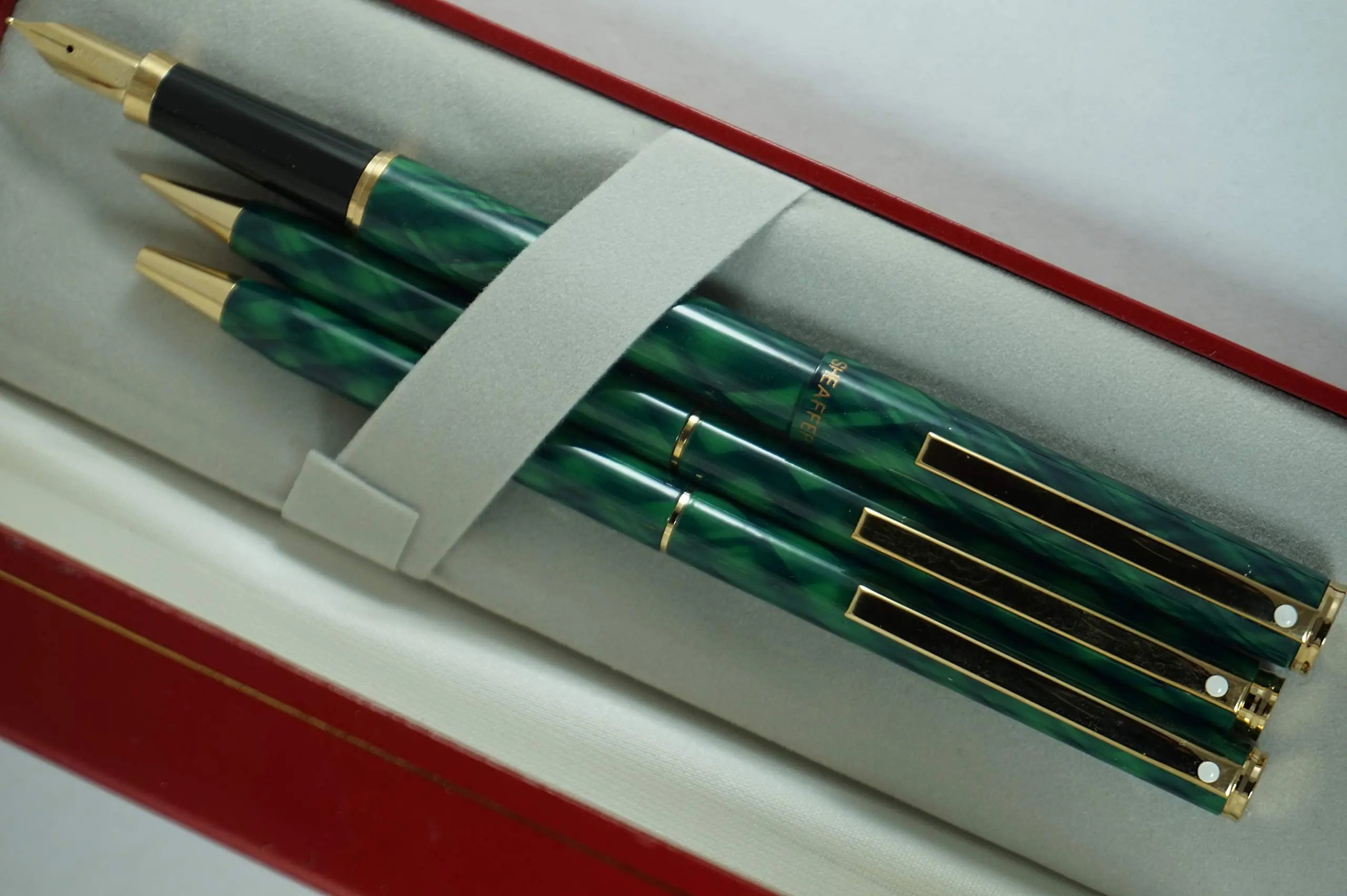 Sheaffer Made in The USA Signature Fashion criss-cross Tartan plaid Green Lacquer Barrel and cap with 22KT Gold Appointments Medium Point Fountain Pen,Ballpoint Pen and Push Action 0.5MM Pencil - crosspenmall.com
