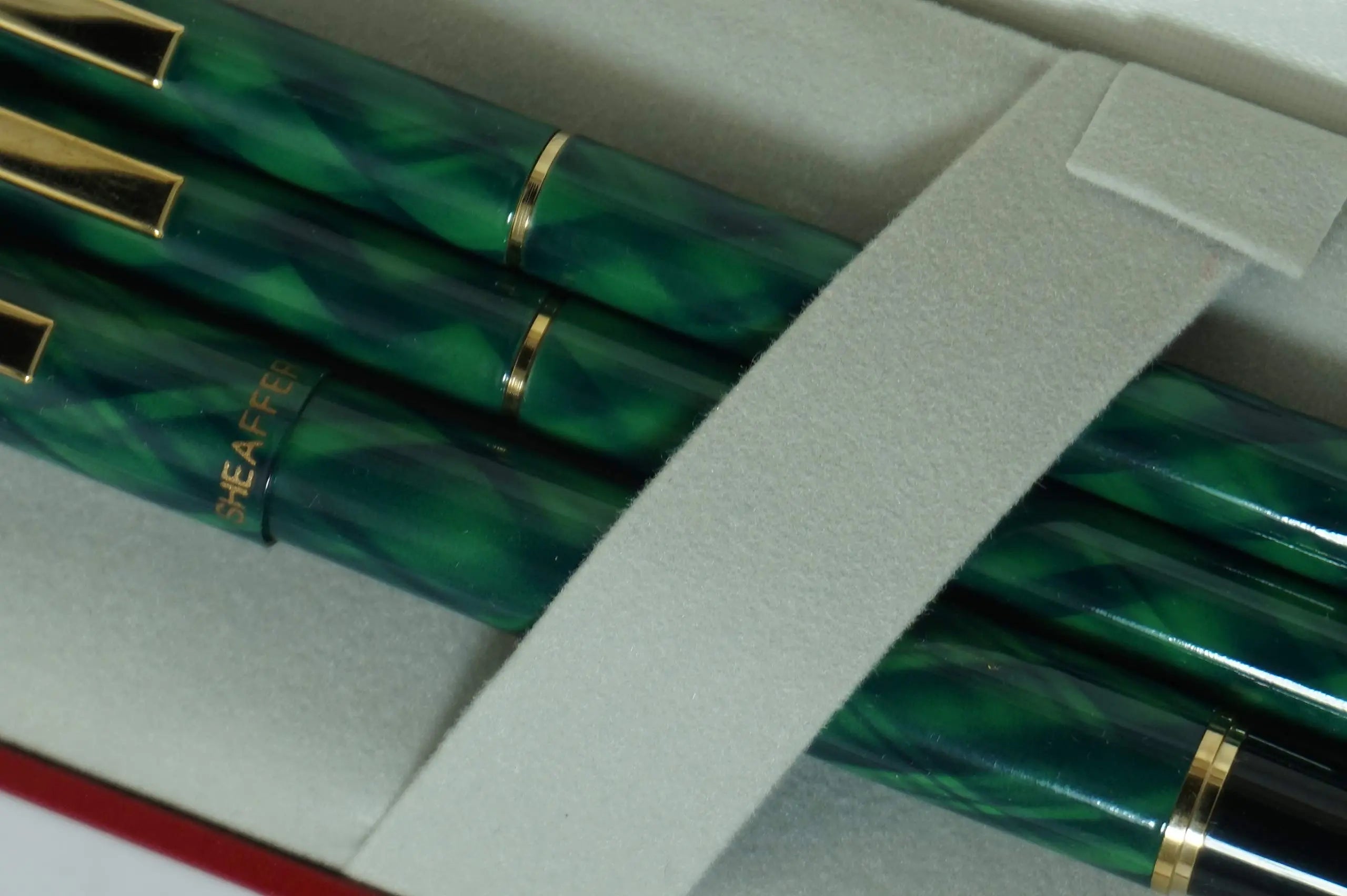Sheaffer Made in The USA Signature Fashion criss-cross Tartan plaid Green Lacquer Barrel and cap with 22KT Gold Appointments Medium Point Fountain Pen,Ballpoint Pen and Push Action 0.5MM Pencil - crosspenmall.com