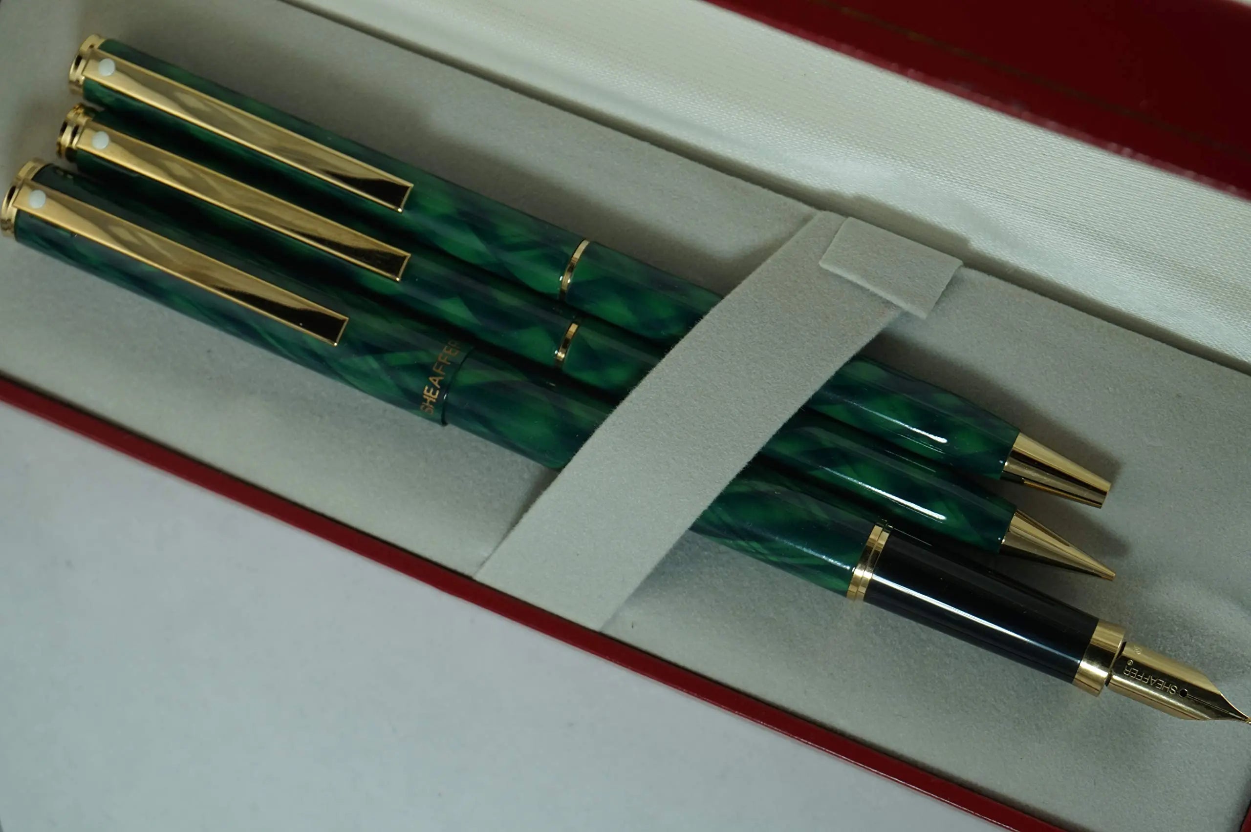 Sheaffer Made in The USA Signature Fashion criss-cross Tartan plaid Green Lacquer Barrel and cap with 22KT Gold Appointments Medium Point Fountain Pen,Ballpoint Pen and Push Action 0.5MM Pencil - crosspenmall.com