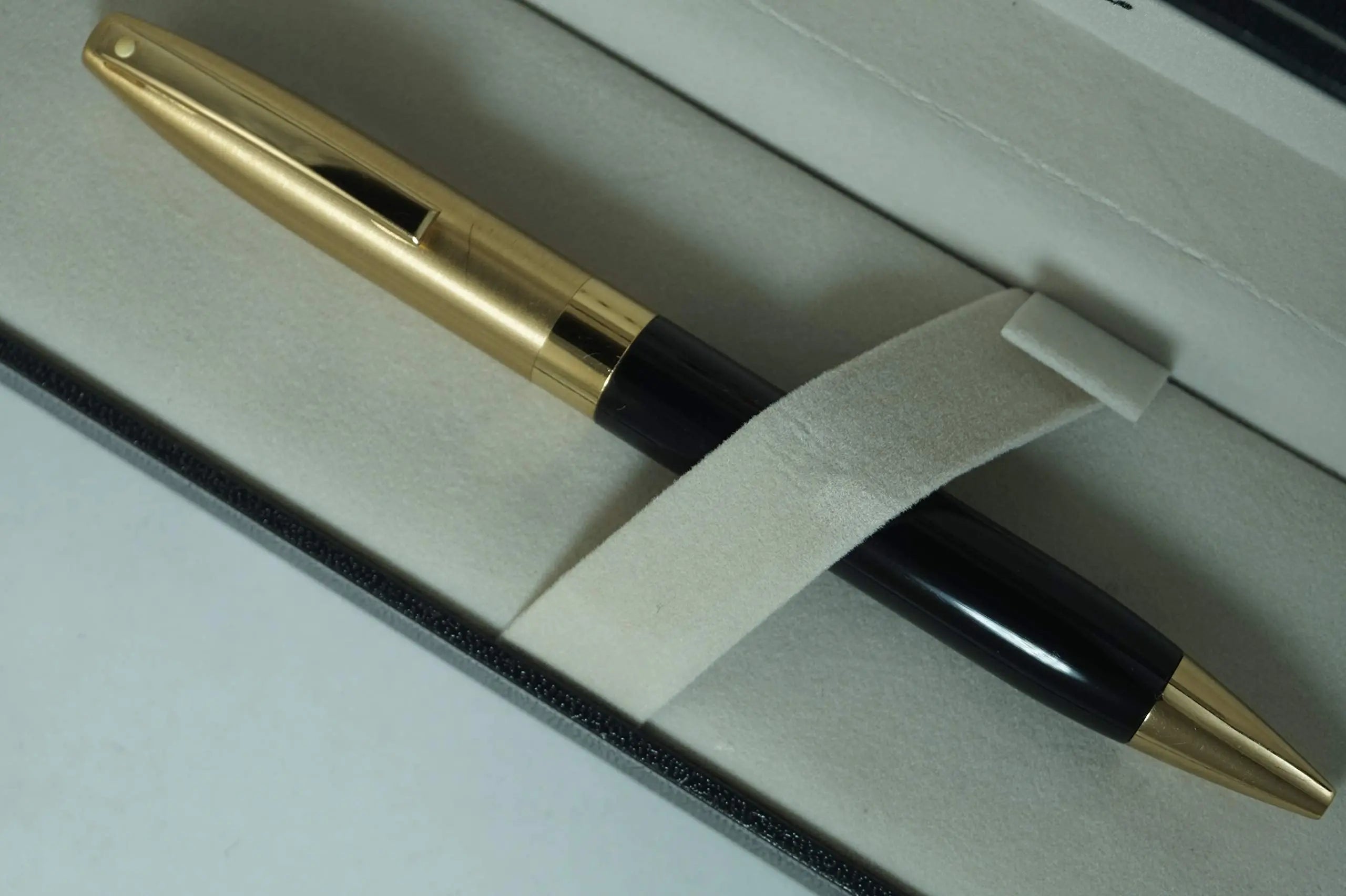 Sheaffer Made in the USA Legacy Heritage with 22KT Gold Cap and appointments BallPoint Pen Sheaffer