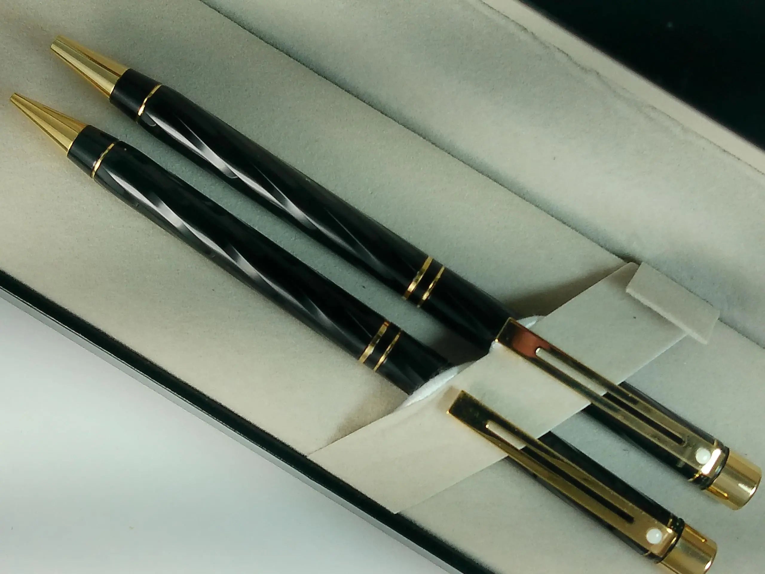 Sheaffer Made in the USA Signature Targa Spiral black Lacquer with three Signature Targa rings and 22KT Gold appointments ballpoint Pen and 0.5MM pencil set Sheaffer