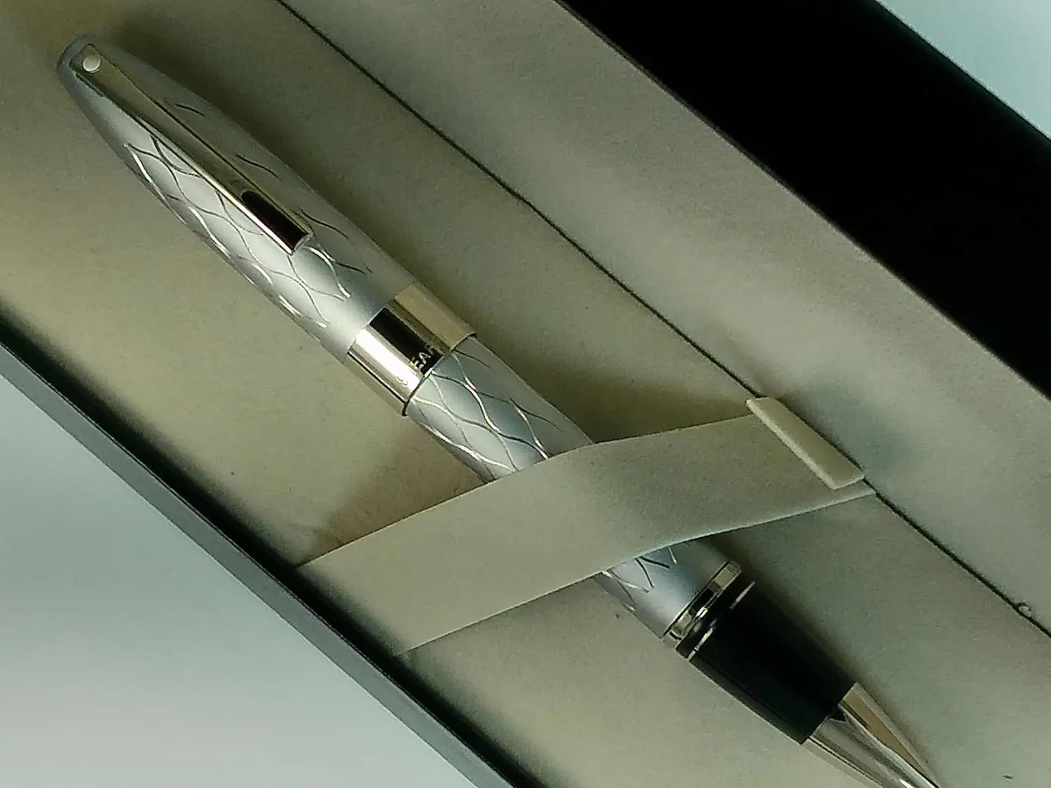Sheaffer Made in the USA diamond cut Legacy 2 Heritage with Sandblasted Emperor's Silver Pattern & Palladium Trim Rollerball pen Sheaffer