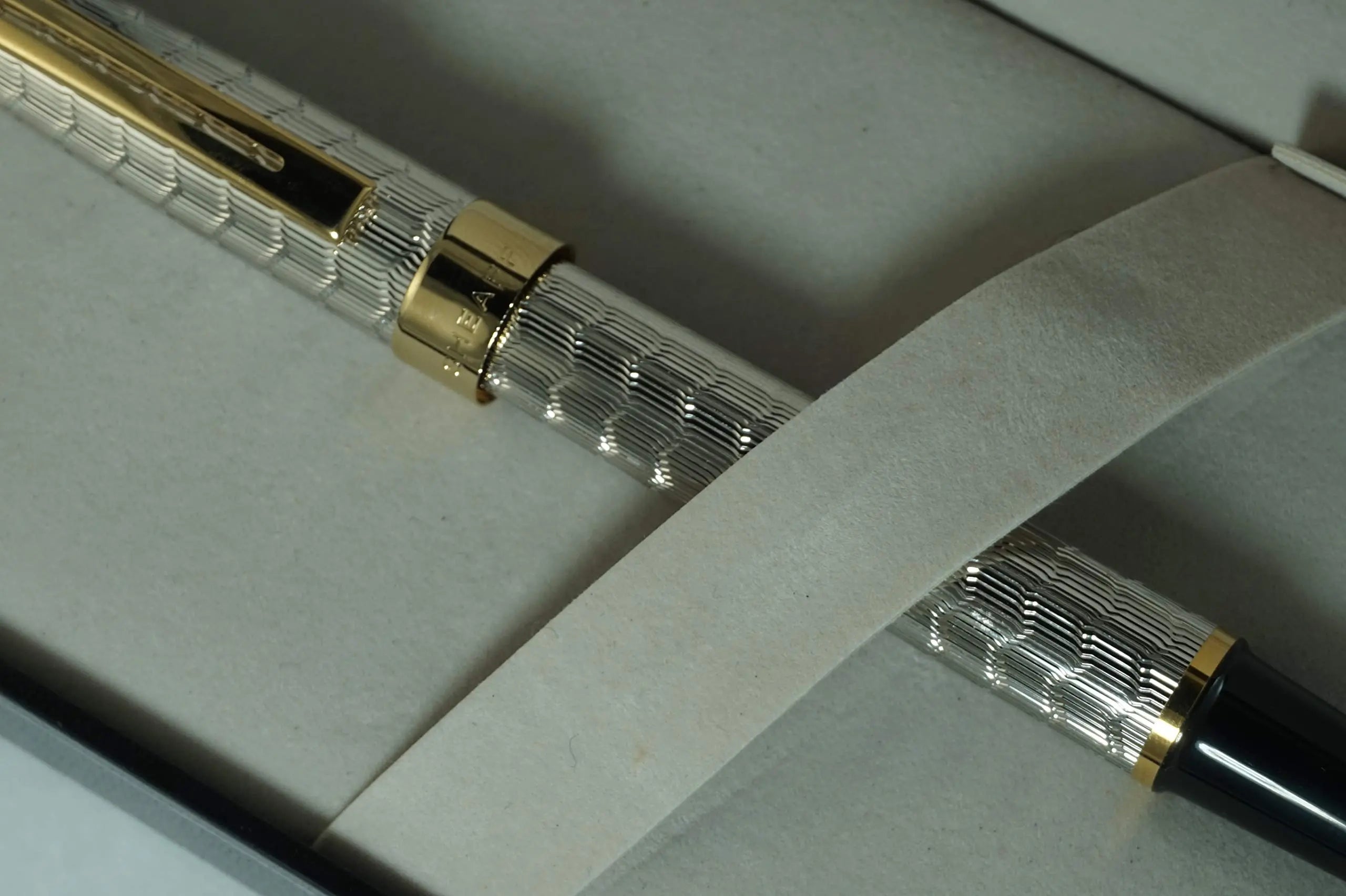 Sheaffer Prelude Signature Diamond Cut Snake Skin Pattern Medalist with 22KT Gold Appointments Fountain Pen with Solid and Stamped 14KT Gold Medium Nib Fountain Pen Cross