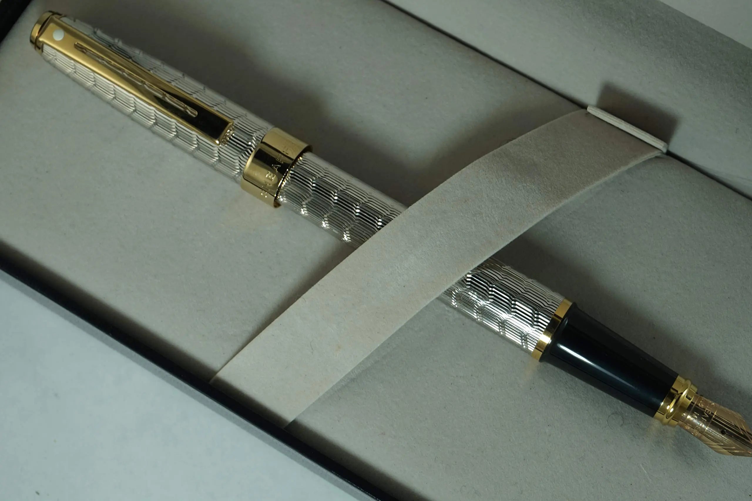 Sheaffer Prelude Signature Diamond Cut Snake Skin Pattern Medalist with 22KT Gold Appointments Fountain Pen with Solid and Stamped 14KT Gold Medium Nib Fountain Pen Cross