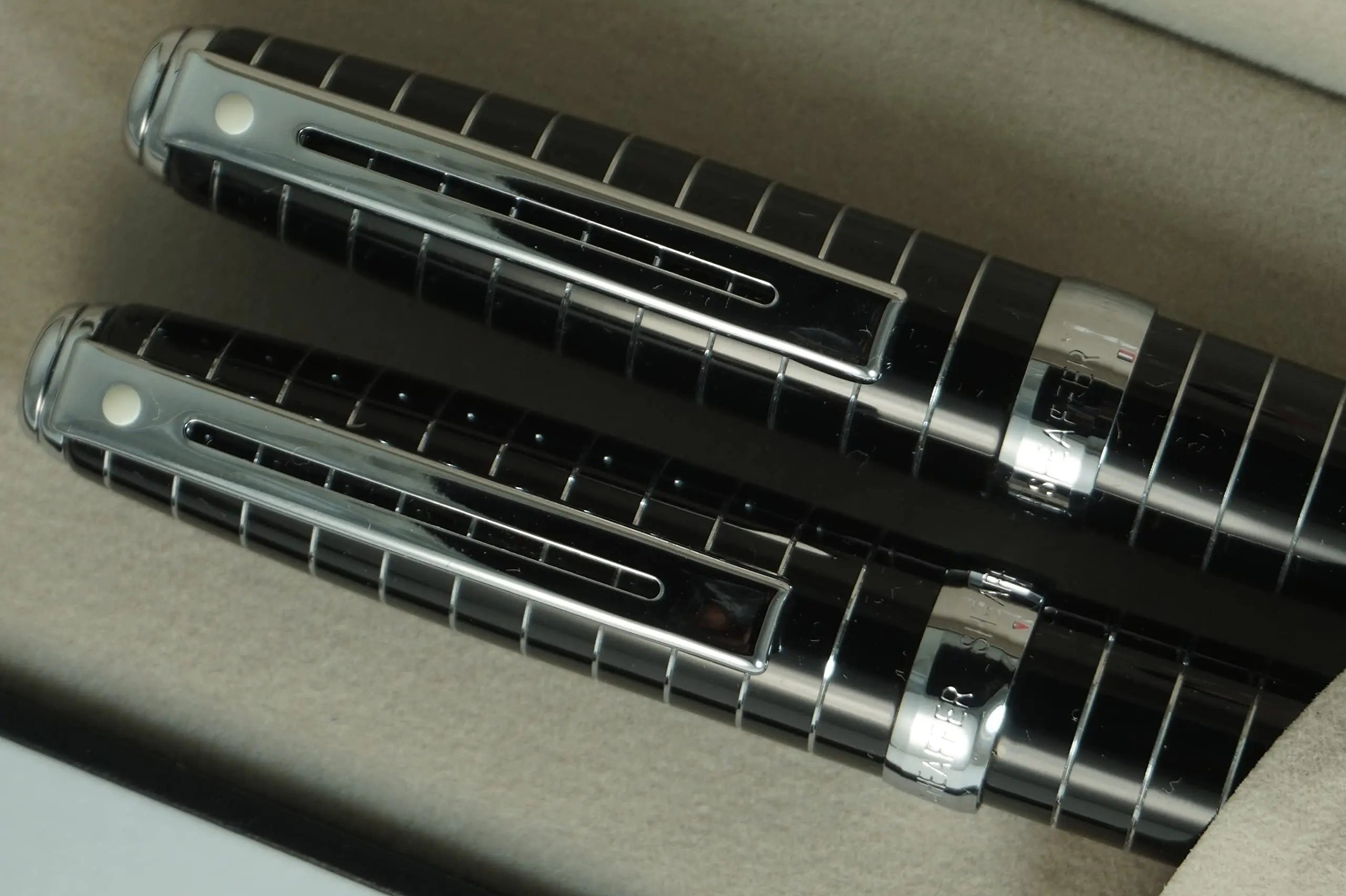 Sheaffer Signature Prelude Black Lacquer with Diamond cut Horizontal Line Engraving Pattern, Medium Point Fountain pen and Ballpoint set Pen Sheaffer