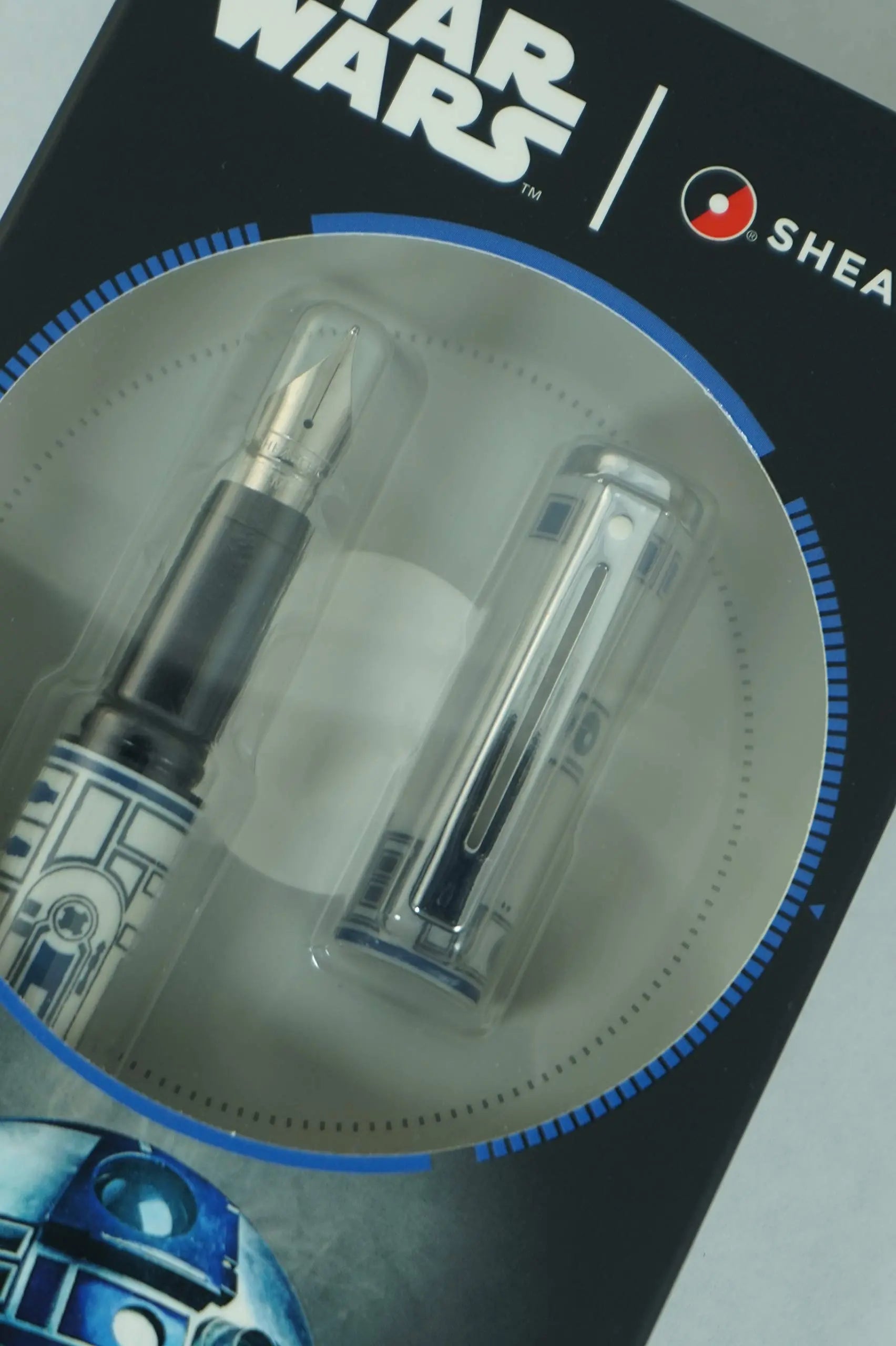 Sheaffer Star Wars R2-D2 with R2-D2 themed design and authentic character details, Polished appointments Medium Stainless Steel nib Fountain Pen - crosspenmall.com