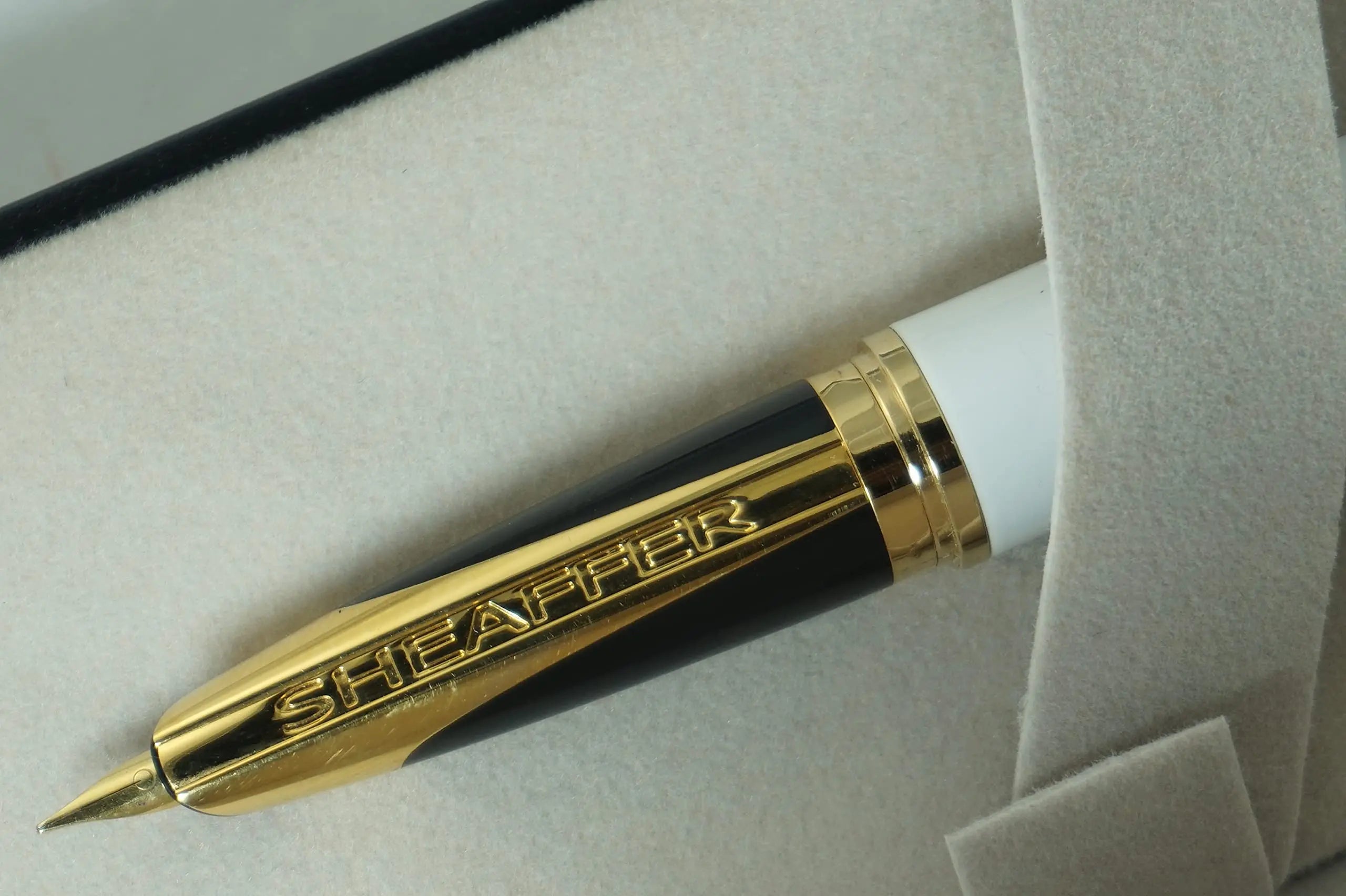 Sheaffer Taranis Aerodynamic Power, Sleek Style and Patent-pending Gripping Section Pearlescent Lacquer White, and 22KT Gold Trim Accent Fine nib Fountain pen - crosspenmall.com