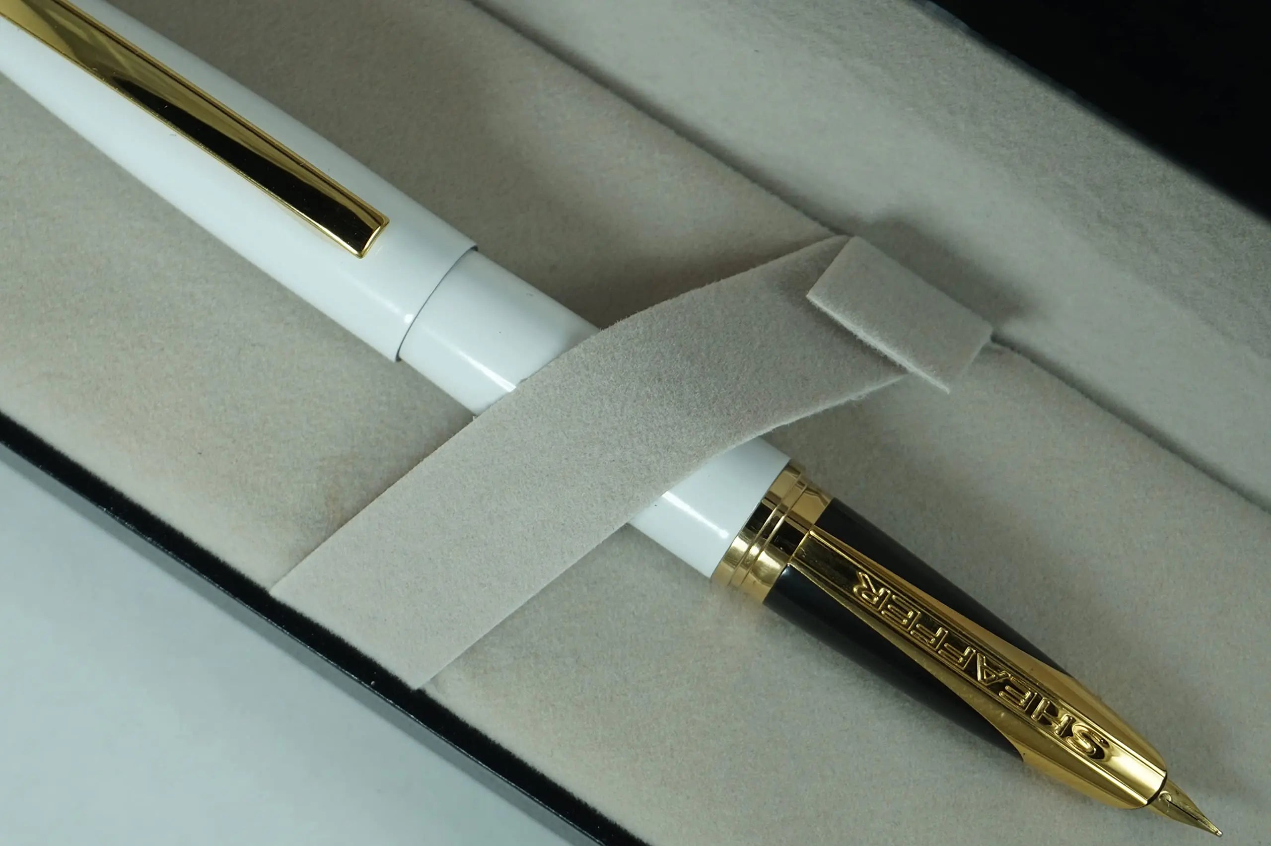 Sheaffer Taranis Aerodynamic Power, Sleek Style and Patent-pending Gripping Section Pearlescent Lacquer White, and 22KT Gold Trim Accent Fine nib Fountain pen - crosspenmall.com