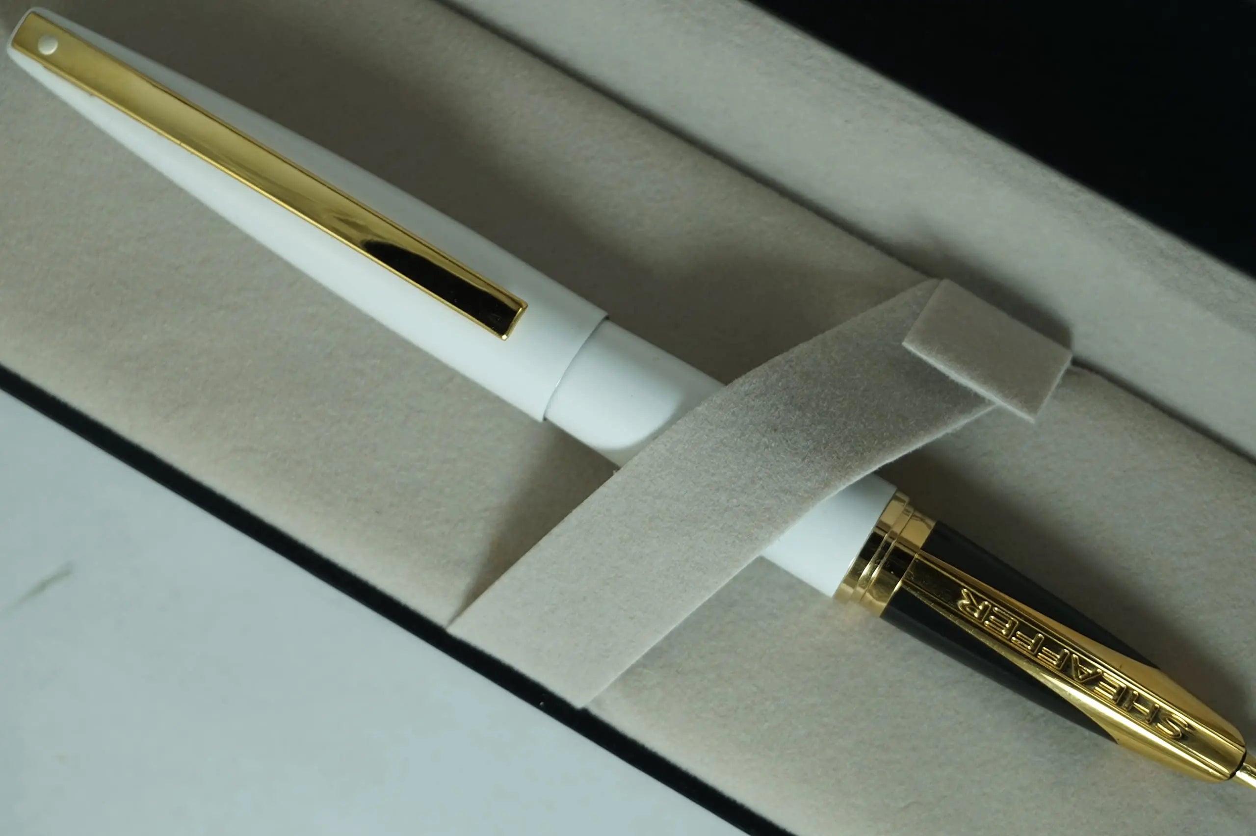 Sheaffer Taranis Aerodynamic Power, Sleek Style and Patent-pending Gripping Section Pearlescent Lacquer White, and 22KT Gold Trim Accent Fine nib Fountain pen - crosspenmall.com