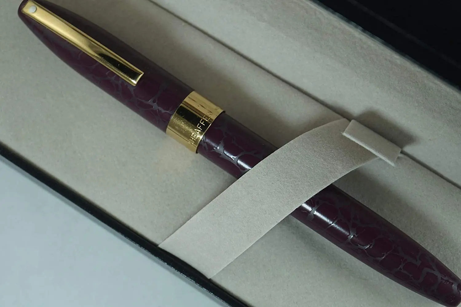 Sheaffer made in the USA Legacy Heritage Look of Leather Burgundy Barrel, 22KT Gold Appointment and Solid 18KT Medium nib Fountain pen. Made in Iowa, USA Sheaffer